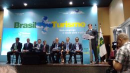 BRASIL + TURISMO Pacote de medidas para desenvolver o setor no país tem meta de dobrar o receptivo internacional até 2020
